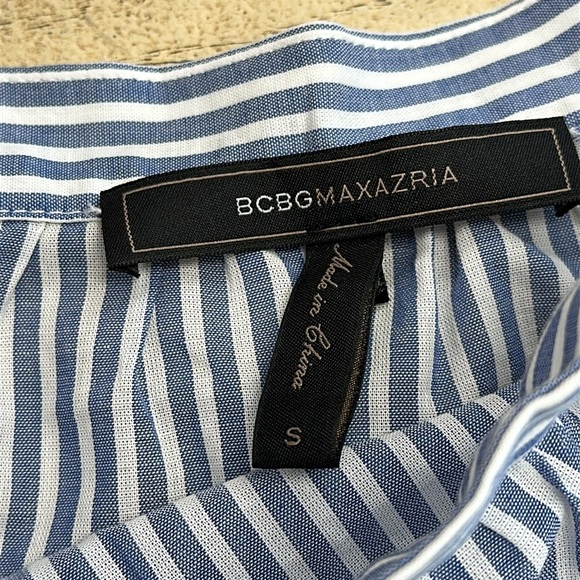 BCBG MAXAZRIA Women's Callison Striped Off-Shoulder Top Chambray/White Size Sm - Picture 4 of 5
